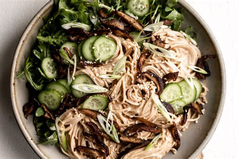 How much fat is in soba noodle salad w/shiitake mushrooms - calories, carbs, nutrition