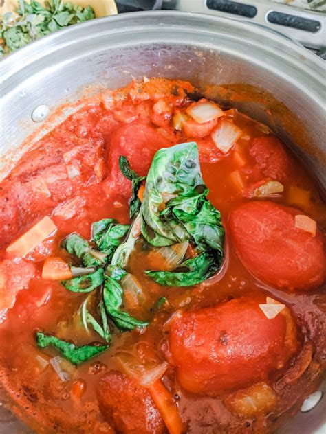 How much fat is in soup,tomato basil (bostwick) - calories, carbs, nutrition