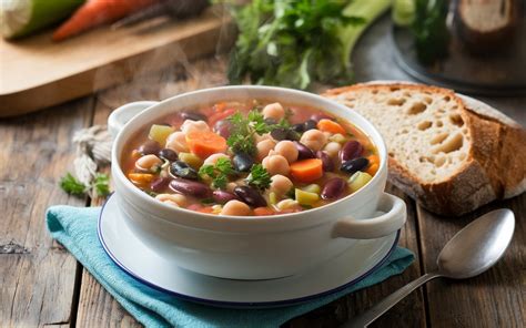 How much fat is in soup 7 bean medley - calories, carbs, nutrition