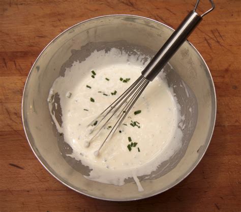 How much fat is in sour cream dressing - calories, carbs, nutrition