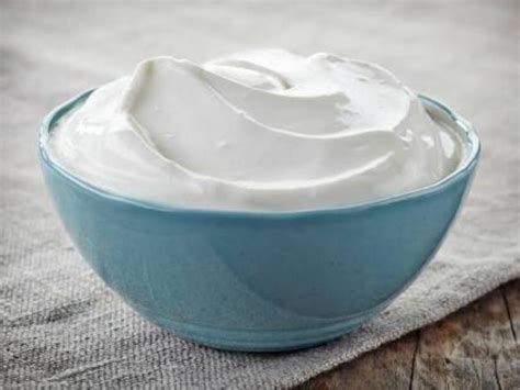 How much fat is in sour cream sauce - calories, carbs, nutrition