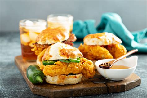 How much fat is in southern chicken biscuit - calories, carbs, nutrition