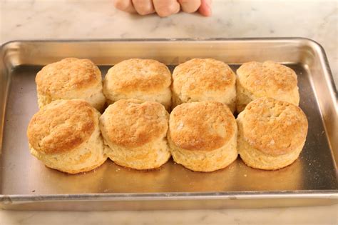 How much fat is in southern style biscuit - calories, carbs, nutrition