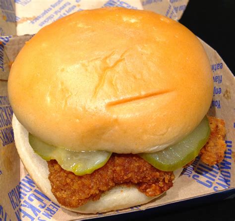 How much fat is in southern style crispy chicken sandwich - calories, carbs, nutrition