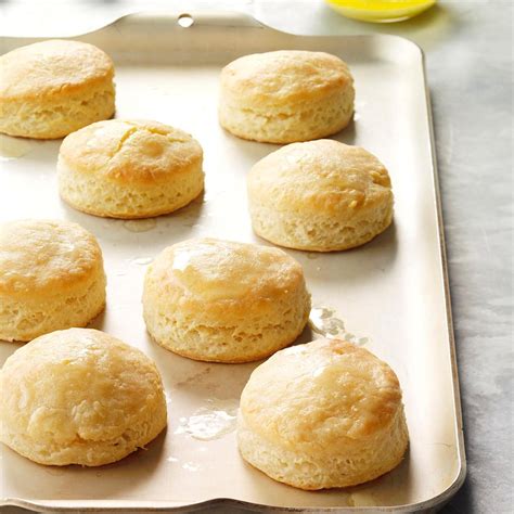 How much fat is in southern-style biscuits - calories, carbs, nutrition