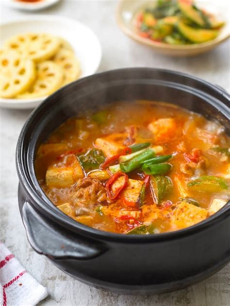 How much fat is in soybean and clam stew (doenjang jjigae) - calories, carbs, nutrition