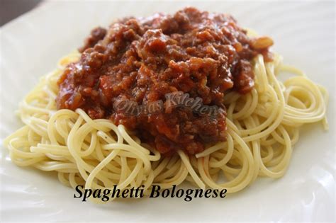 How much fat is in spaghetti bolgnaise with celery - calories, carbs, nutrition