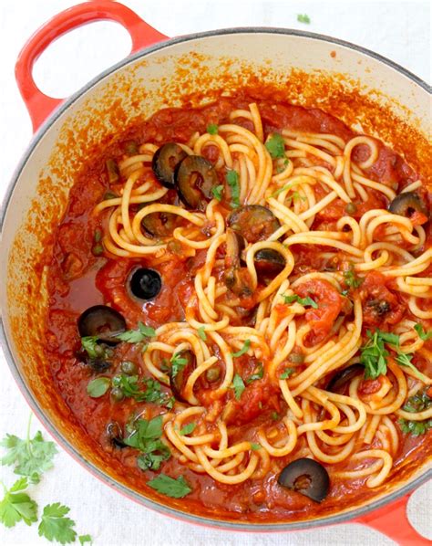 How much fat is in spaghetti with puttanesca sauce - calories, carbs, nutrition