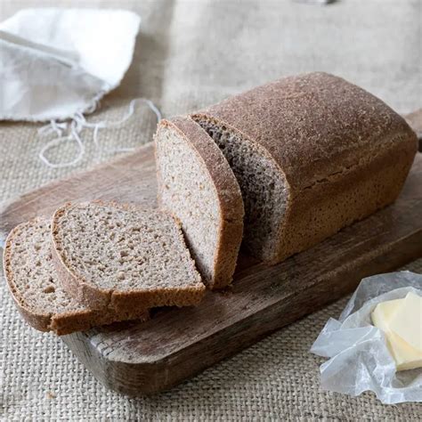 How much fat is in spelt bread - calories, carbs, nutrition