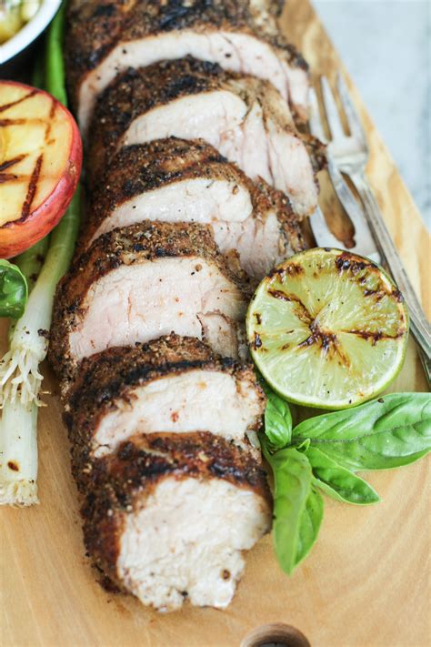 How much fat is in spice-rubbed pork loin - calories, carbs, nutrition