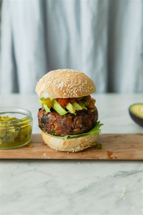 How much fat is in spicy black bean burger w/cheese on wheat roll - calories, carbs, nutrition