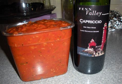 How much fat is in spicy red wine tomato sauce - calories, carbs, nutrition