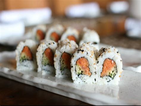 How much fat is in spicy tuna skinny roll - calories, carbs, nutrition