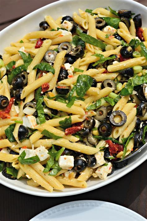 How much fat is in spinach, feta, and olive pasta salad - calories, carbs, nutrition