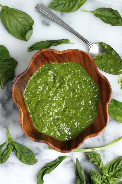 How much fat is in spinach - basil pesto - calories, carbs, nutrition