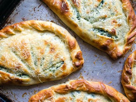 How much fat is in spinach calzone - calories, carbs, nutrition