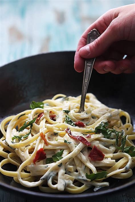 How much fat is in spinach fettuccine & tomato basil sauce - calories, carbs, nutrition