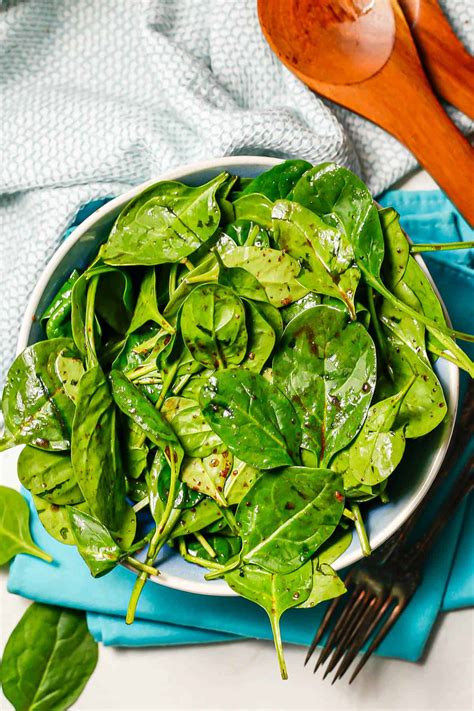 How much fat is in spinach salad dressing - calories, carbs, nutrition