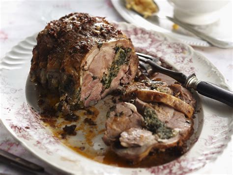 How much fat is in spinach stuffed lamb - calories, carbs, nutrition