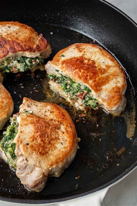 How much fat is in spinach stuffed pork chop - calories, carbs, nutrition