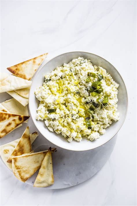 How much fat is in spread yogurt feta jalapeno creamy #40 scoop - calories, carbs, nutrition