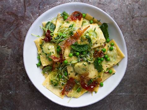 How much fat is in spring pea ravioli - calories, carbs, nutrition