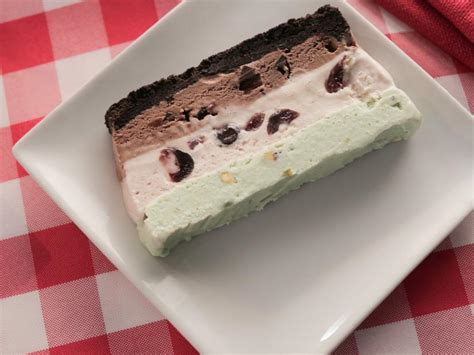 How much fat is in spumoni ice cream - calories, carbs, nutrition