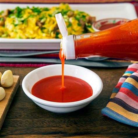 How much fat is in sriracha - ginger vinaigrette - calories, carbs, nutrition