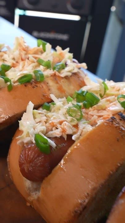 How much fat is in sriracha dog - calories, carbs, nutrition