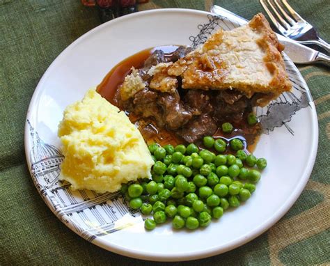 How much fat is in steak and guinness pie served with mashed potatoes & garden peas - calories, carbs, nutrition