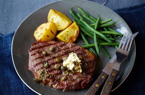 How much fat is in steak piscatella with rice and green beans - calories, carbs, nutrition