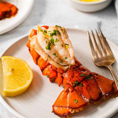 How much fat is in steamed lobster tail - calories, carbs, nutrition