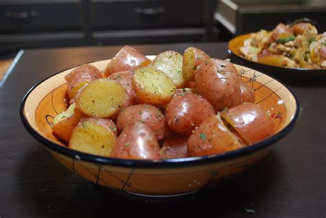 How much fat is in steamed new potatoes - calories, carbs, nutrition