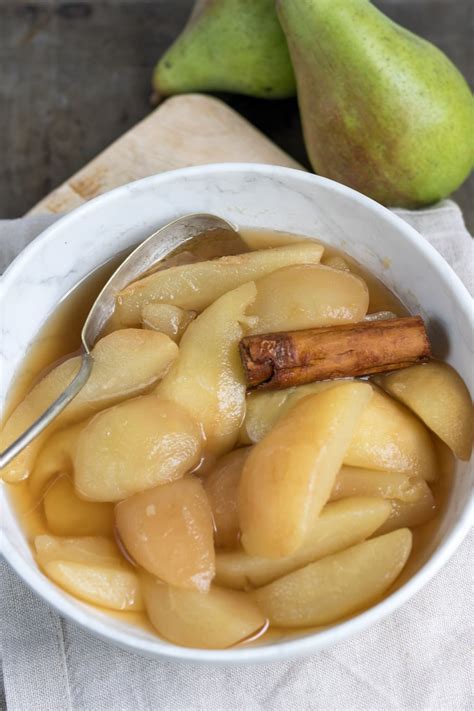 How much fat is in steamed pear & raspberry pudding - calories, carbs, nutrition