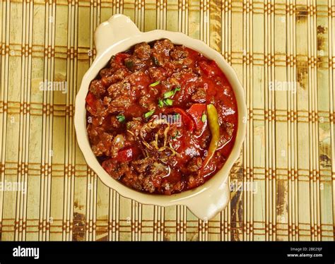 How much fat is in stewed berbere spiced beef stew - calories, carbs, nutrition