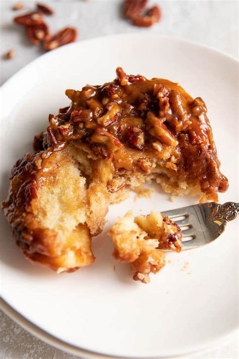 How much fat is in sticky buns, pecan (bostwick) - calories, carbs, nutrition