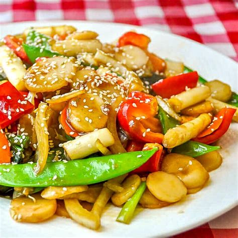 How much fat is in stir-fried vegetables in a black bean sauce and served with steamed rice - calories, carbs, nutrition