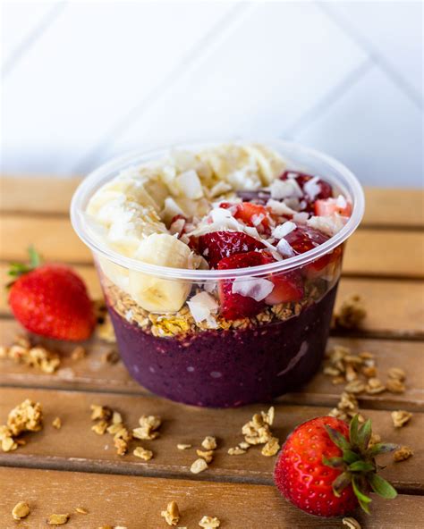 How much fat is in strawberry banana acai bowl - calories, carbs, nutrition