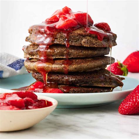 How much fat is in strawberry buckwheat pancakes - calories, carbs, nutrition