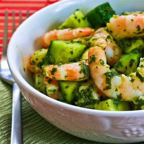 How much fat is in strawberry cucumber shrimp salad - calories, carbs, nutrition