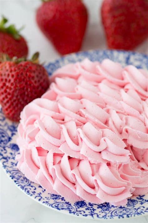 How much fat is in strawberry gelatin with whipped topping - calories, carbs, nutrition