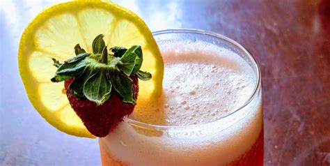 How much fat is in strawberry lemonade - medium - calories, carbs, nutrition