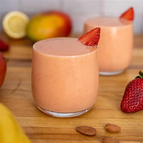 How much fat is in strawberry mango smoothie (32 oz) - calories, carbs, nutrition