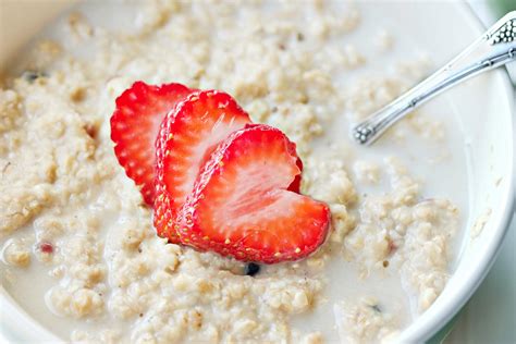 How much fat is in strawberry oatmeal - calories, carbs, nutrition