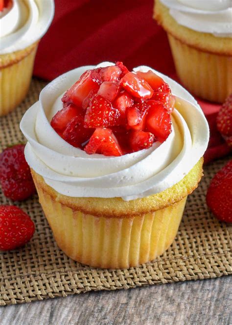 How much fat is in strawberry shortcake cupcake - calories, carbs, nutrition