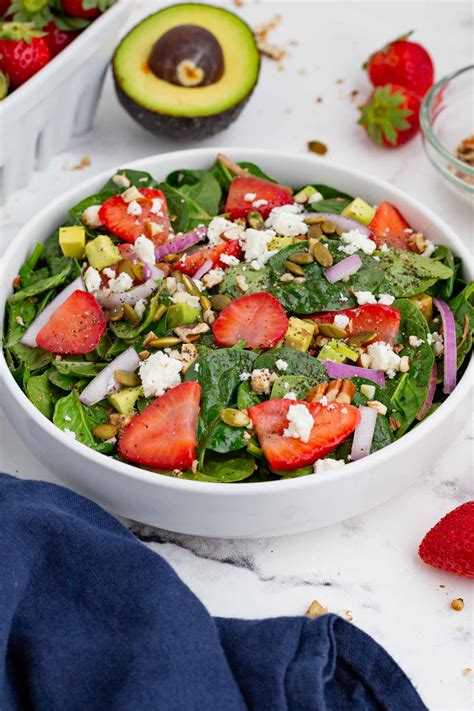 How much fat is in strawberry spinach salad - calories, carbs, nutrition