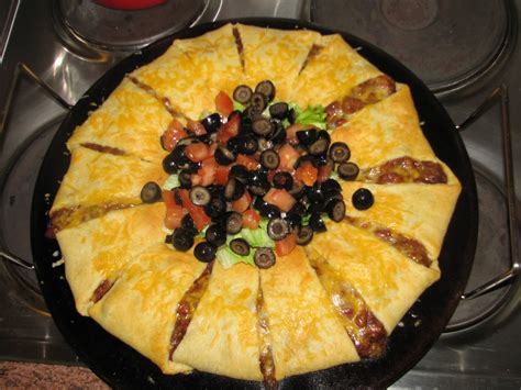 How much fat is in stuffed mexican pizza - calories, carbs, nutrition