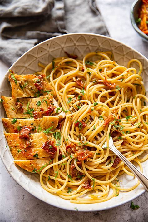 How much fat is in sundried tomato-chicken w/pasta - calories, carbs, nutrition