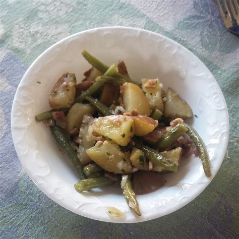 How much fat is in sweet and sour green bean salad - calories, carbs, nutrition