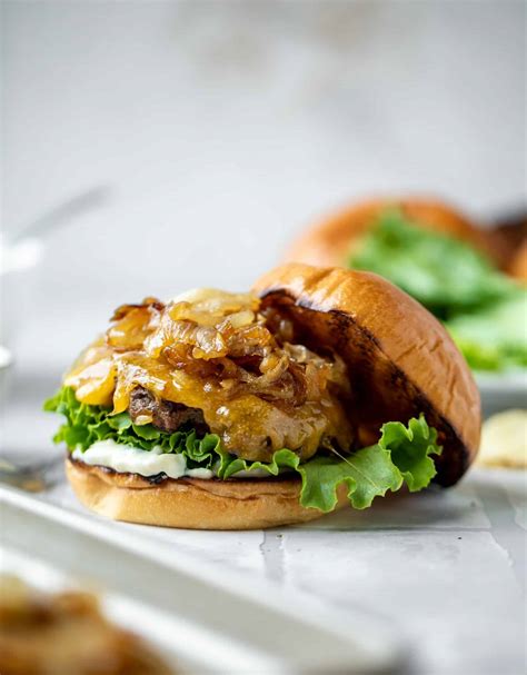 How much fat is in sweet caramelized onion chicken burger - calories, carbs, nutrition